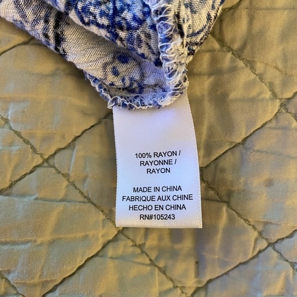 Bobeau top, size Large. Navy blue and white. Off shoulder or on ,full … - Picture 6 of 7